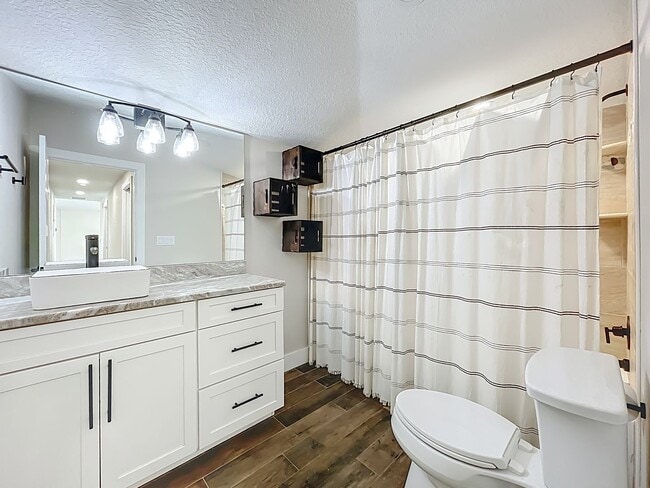 Building Photo - 389 S Central Ave