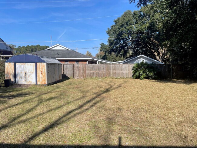 Building Photo - 1614 E 50th St