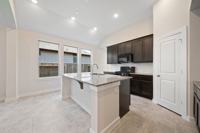 Building Photo - 820 Sendero Trail