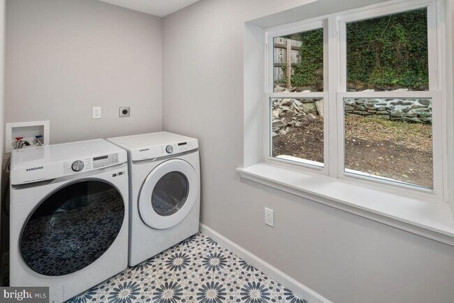 Building Photo - 4129 Terrace St