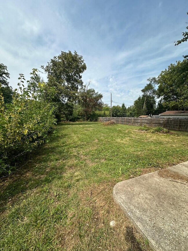 Building Photo - 4 bedroom 1 bath