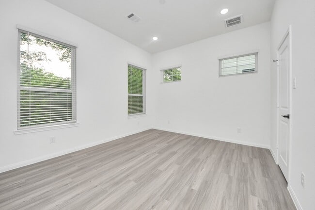 Building Photo - 5103 Mallow St