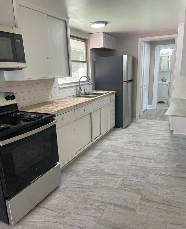 Building Photo - 71 E 56th St