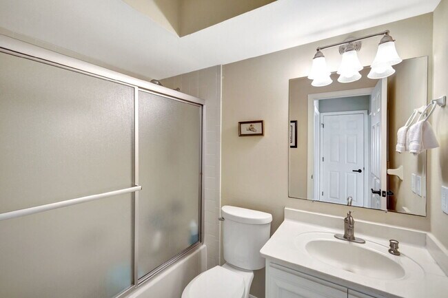 Building Photo - Furnished or Unfurnished 2-Bedroom Home in...