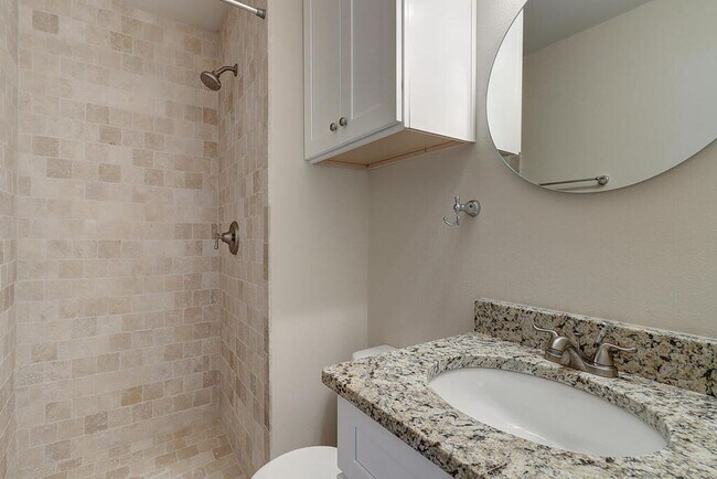 Building Photo - 1106 Bradshaw Dr