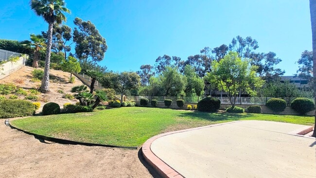 Building Photo - Gorgeous Single Story Home- Huge Back Yard...