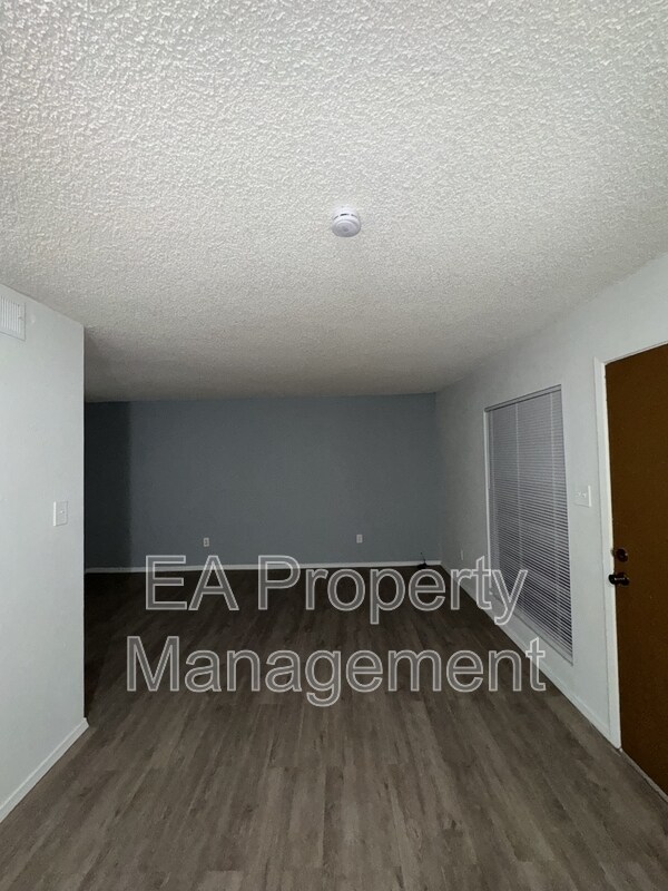 Building Photo - 1212 Chelwood Park Blvd NE