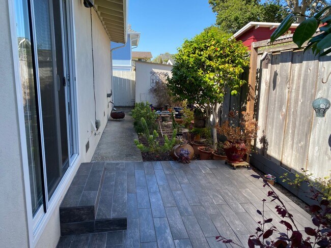 Building Photo - Beautiful Pacific Grove Home