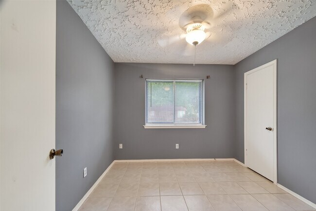 Building Photo - 319 Richvale Ln