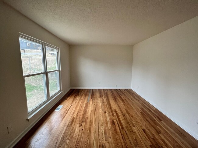 Building Photo - Newly renovated 3bed/2bath in east ridge for Rent!