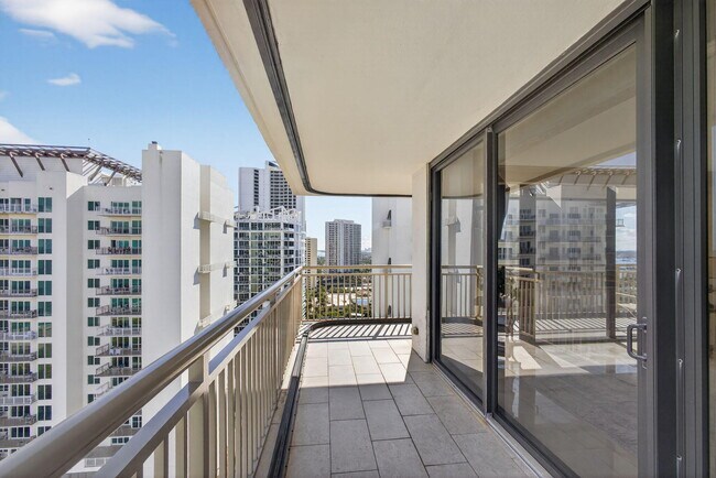 Building Photo - 3400 N Ocean Dr