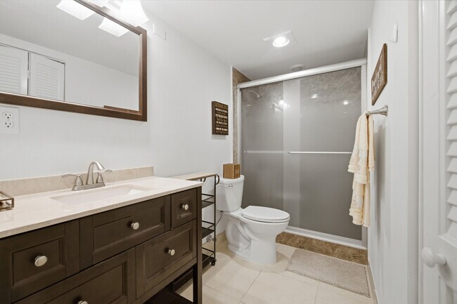 Building Photo - 3002 Portofino Isle