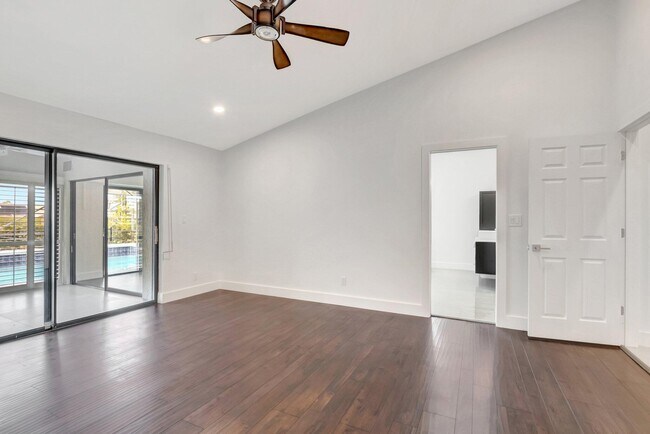 Building Photo - 355 Woodlake Ln