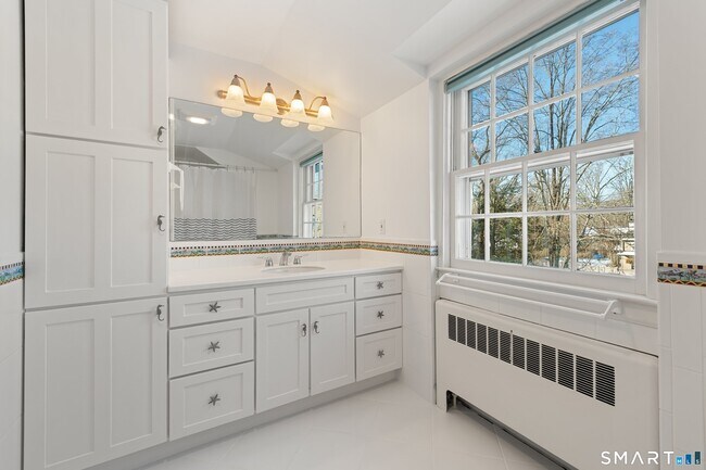 Building Photo - 111 Lyons Plain Rd