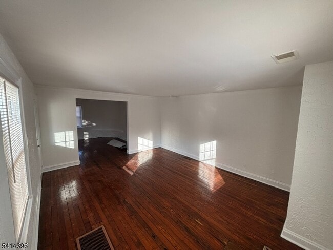 Building Photo - 86 Ringwood Ave