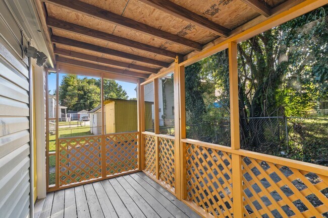 Building Photo - 2207 Marshall Ave