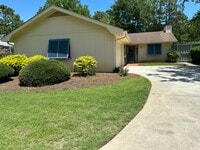 Building Photo - 221 Bogey Dr