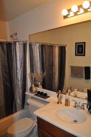 Building Photo - 2 Bedroom Townhome in the Cantera Community of Scripps Ranch