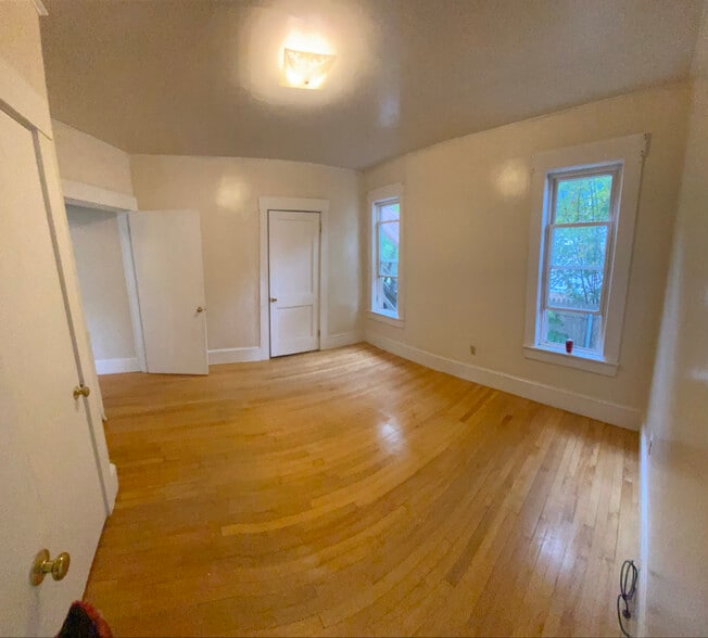 Building Photo - 284 French St