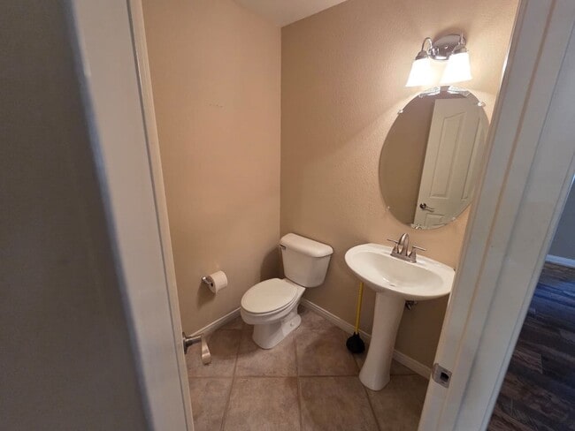 Building Photo - Single-Story 3 Bed / 2.5 Bath Home w/ Private Pool, Spa