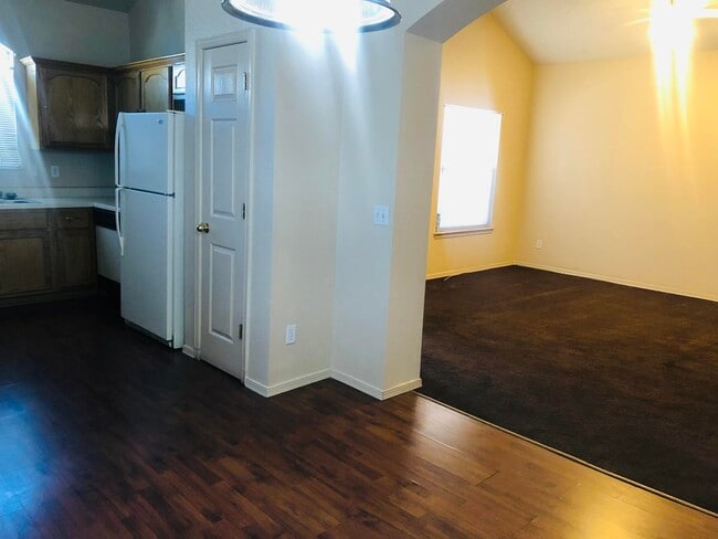 Building Photo - 1722 E Rio Grande Ave