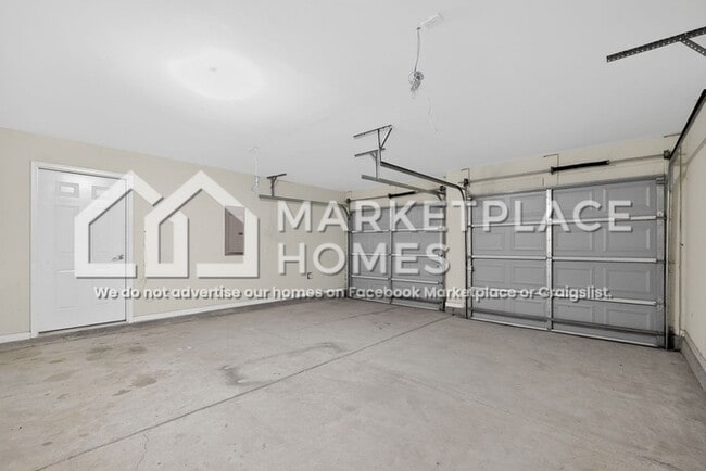 Building Photo - 10 Amber Dr