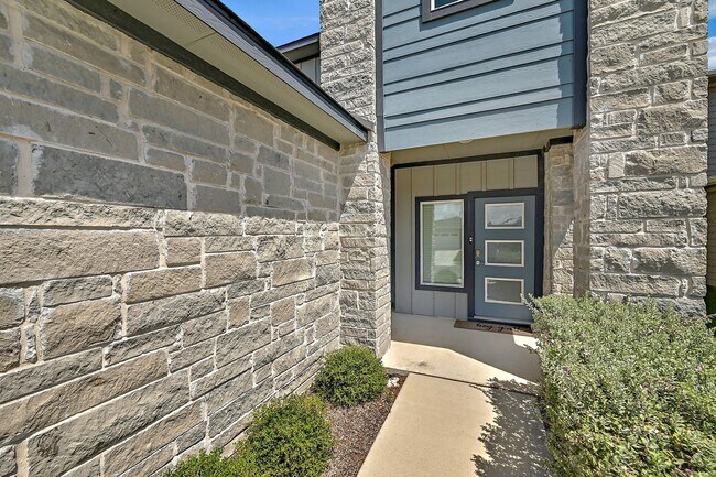 Building Photo - Spacious & Stylish Living in Liberty Hill