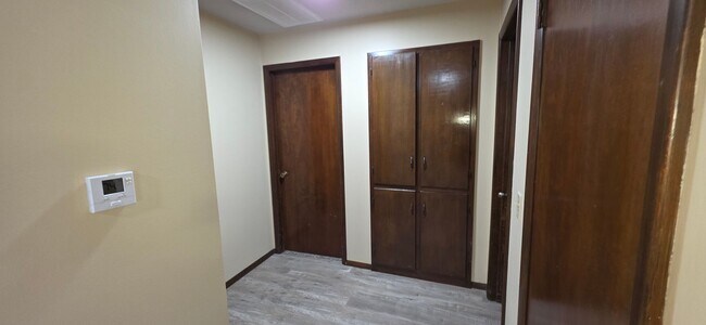 Building Photo - 2 Bedroom House close to Hospitals!  $895