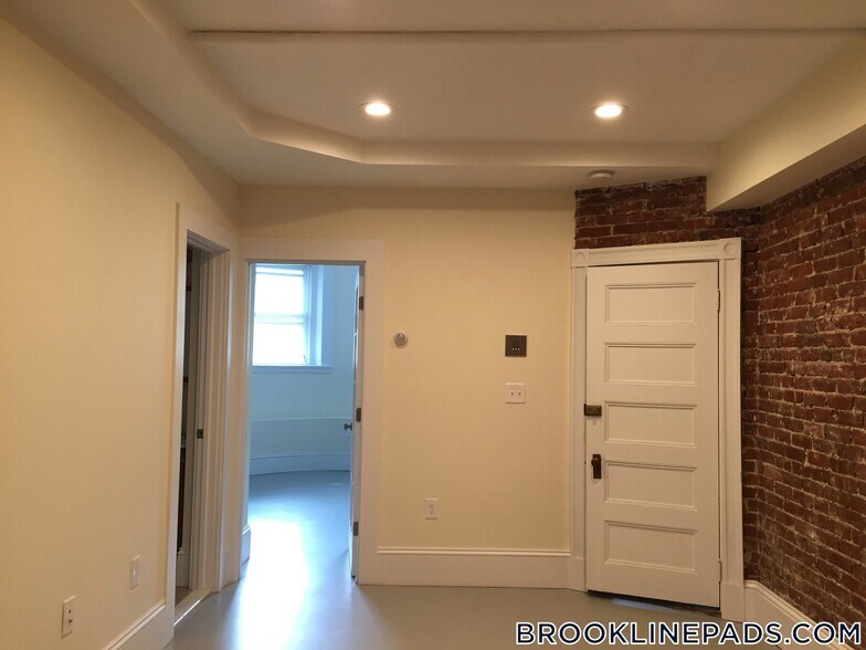 Building Photo - 36 High St