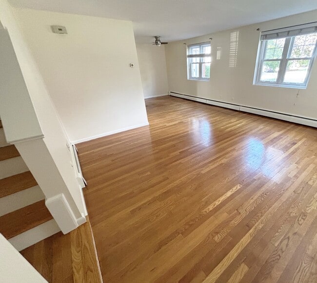 Living room - 100 Emerson Gardens Rd