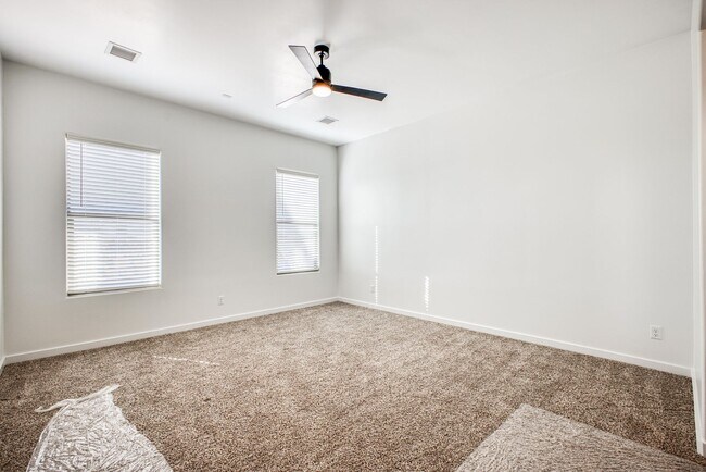 Building Photo - Beautiful East side House 4 bed-2.5 baths, part of The Overlook Casa Club that includes Swimming ...