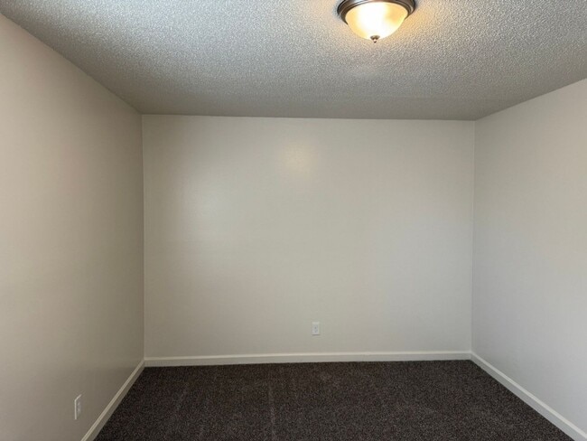 Building Photo - 9100 Parktop Ln NW