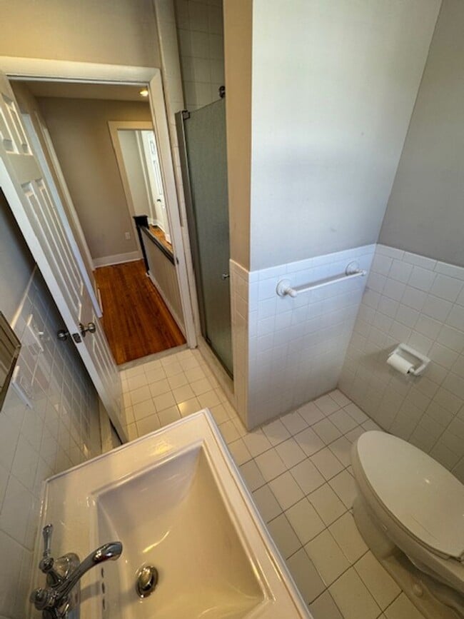 Building Photo - Beauty in Marconi Park West 3 Beds finishe...