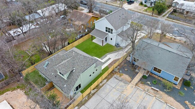 Building Photo - 512 W St Johns Ave