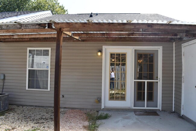 Building Photo - 2017 Caton Dr