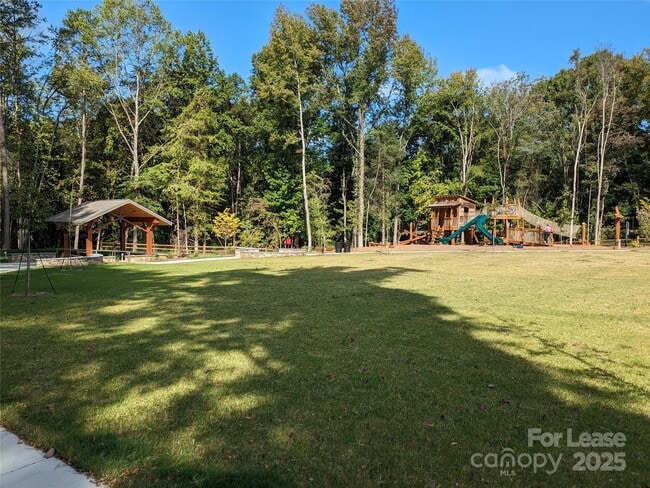 Building Photo - 917 Shearer St