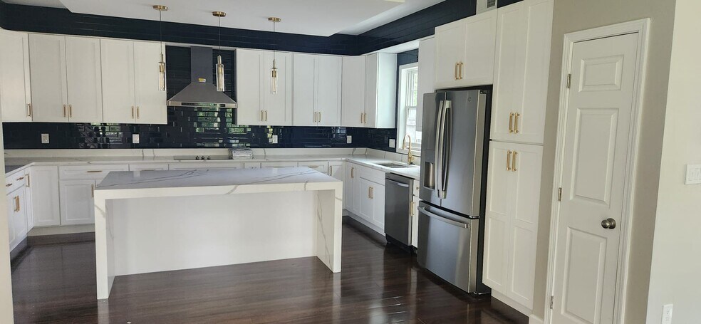 Building Photo - 402 McKenzie Dr