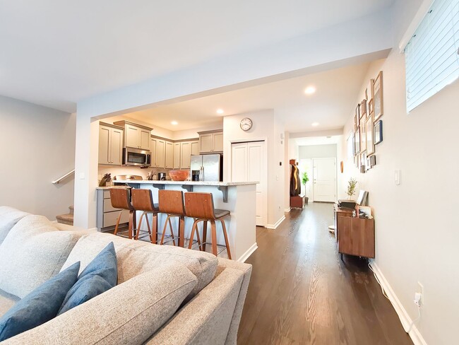 Building Photo - 4 bedroom/2.5 bath in Parkside Estates
