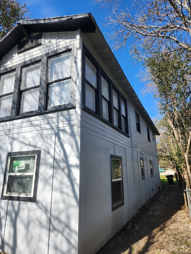 Building Photo - 130 OliveUnit 201B