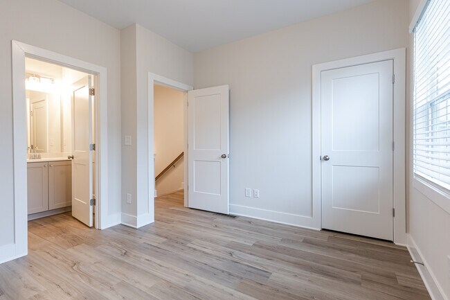 Building Photo - 84 Adore Ct SE