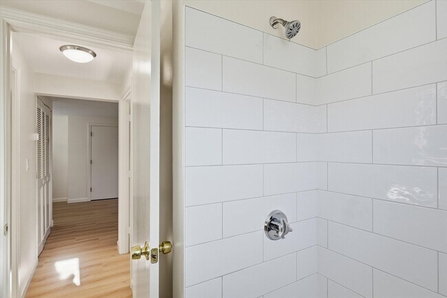 Building Photo - 237 Main St