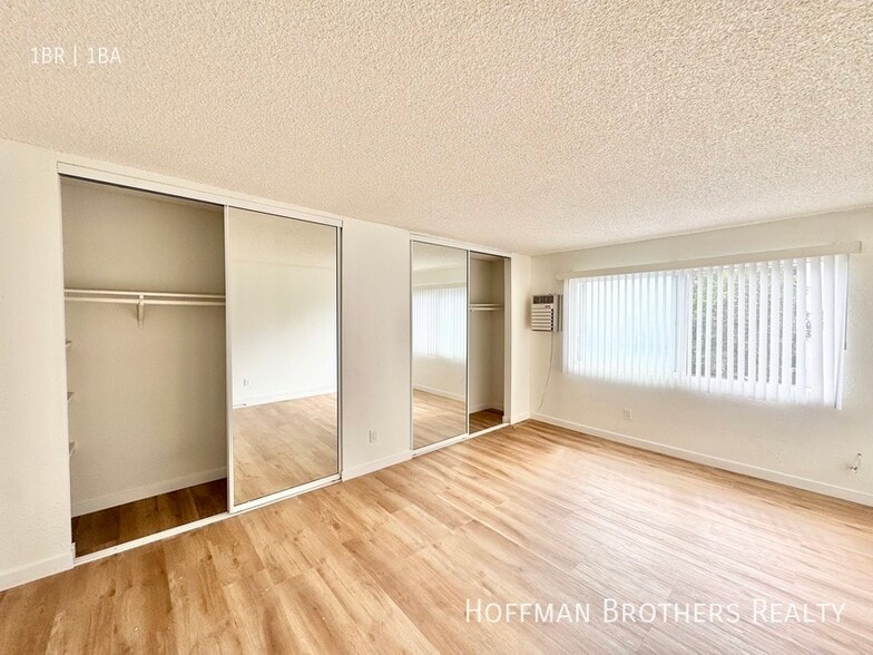 Building Photo - 1000 N Doheny Dr