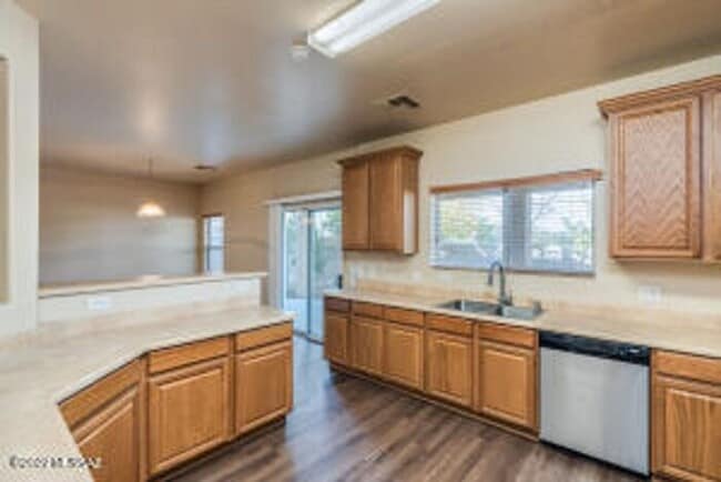 Building Photo - Spacious 4-Bedroom Retreat Near Raytheon & DMAFB