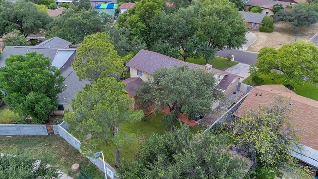 Building Photo - 901 Eden Ln