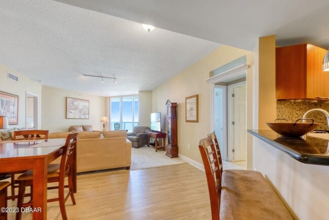 Building Photo - 1241 Riverside Dr