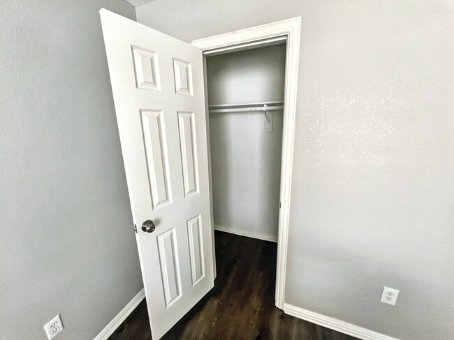 Building Photo - Newly Renovated 2-Story 3-Bedroom Property in Dallas - ($500 OFF the first month’s rent)