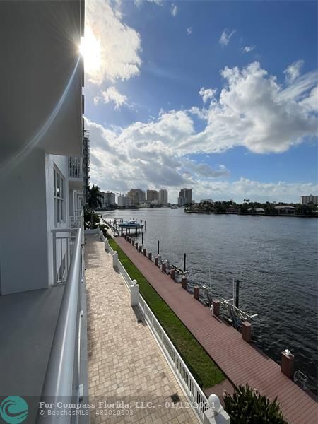 Building Photo - 511 Bayshore Dr