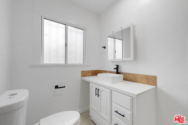 Building Photo - 235 Joy St