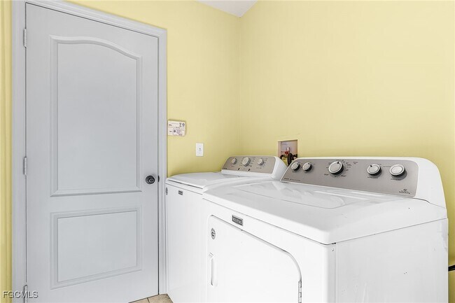 Building Photo - 4212 NW 37th Ave