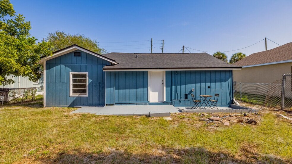 Building Photo - 1610 N Goldenrod Rd